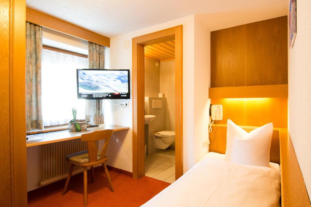 Garni Mathonerhof Hotel Ischgl Room photo