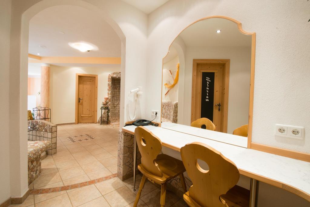 Garni Mathonerhof Hotel Ischgl Room photo