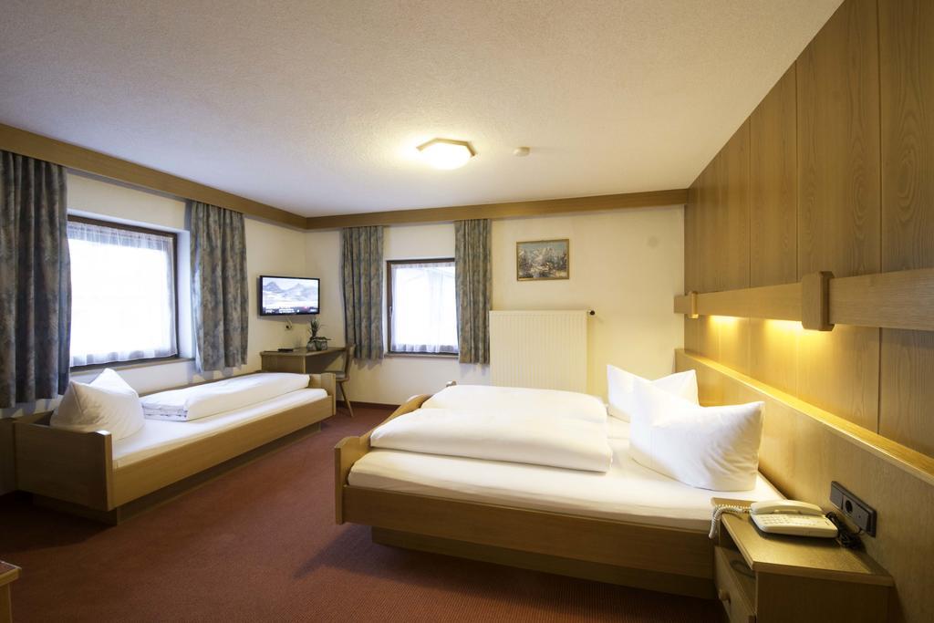 Garni Mathonerhof Hotel Ischgl Room photo