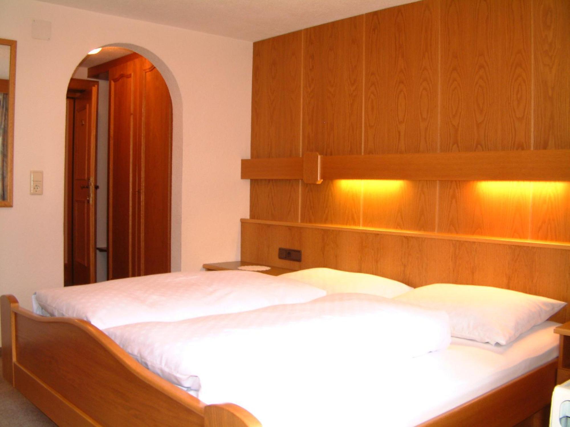 Garni Mathonerhof Hotel Ischgl Exterior photo