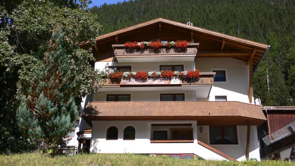 Garni Mathonerhof Hotel Ischgl Exterior photo